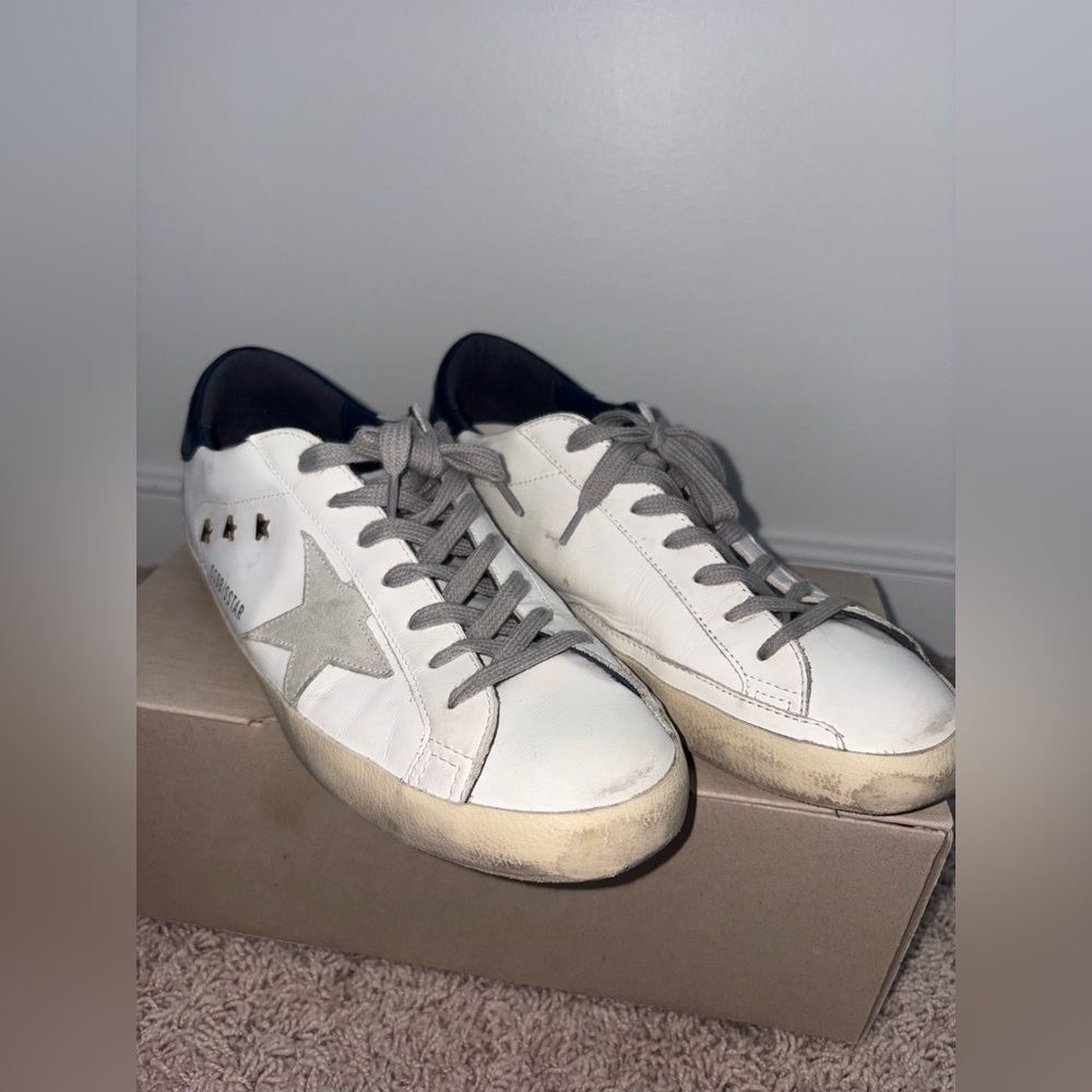 Golden Goose Unisex Super-Star Low Top Sneakers White/Ice. Size 42